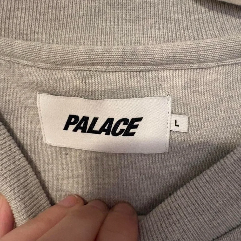 PALACE Gray Crewneck Sweater with Pink and‎ Blue Design